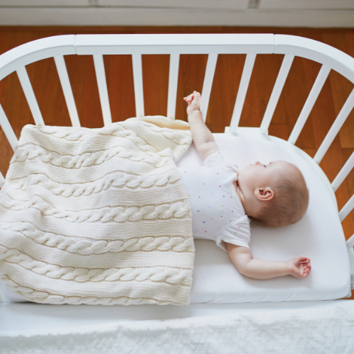 Cododo ou chambre séparée : quelle place pour bébé les premiers mois ?